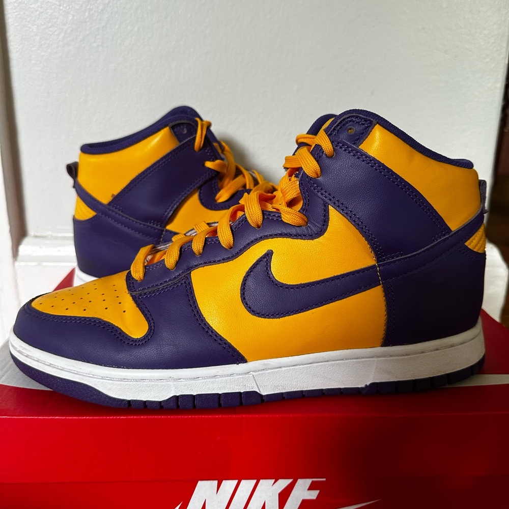 Nike Dunk High Retro size 10 in mens. Court purple and university gold